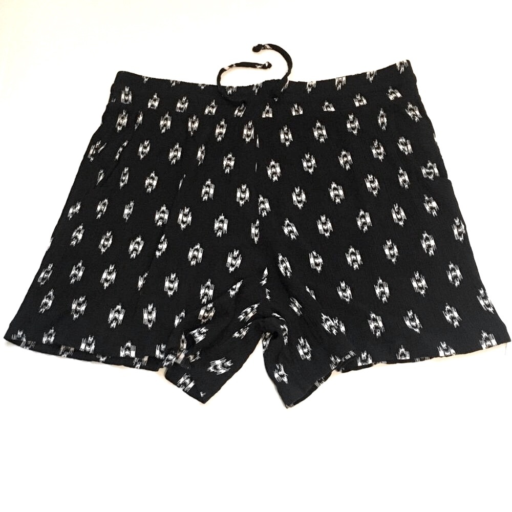 C. Wonder Ikat Pattern Flowy Cabana Shorts L